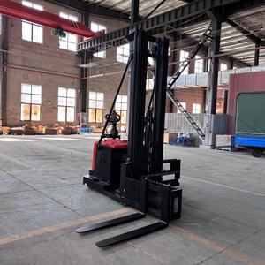 Apilador eléctrico de horquilla lateral de pie de pasillo estrecho con elevación libre - Product Image 5