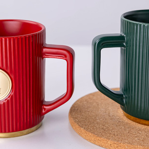 Mug en céramique à rayures, design rouge et vert, mug à café avec logo doré, cadeau d'affaires, tasse individuelle - Product Image 2