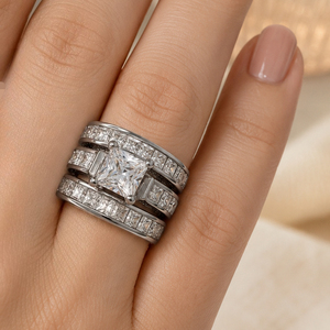 Set di tre anelli con micro pavé di zirconi per donna, eleganti gioielli di lusso per coppie. - Product Image 2