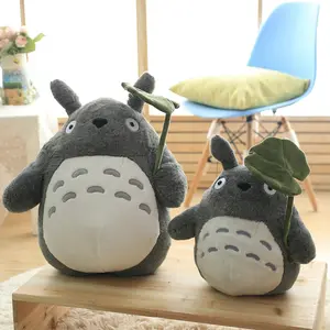 Kawaii creativo Totoro peluche juguete dibujos animados estilo japonés Anime gato relleno Animal muñeca Dientes grandes hoja Totoro almohada de felpa
