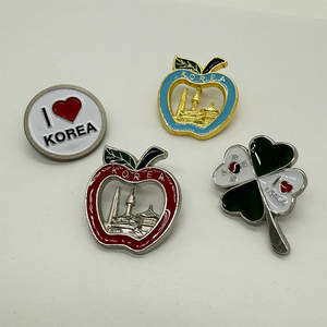 Pin Personalizado de Equipo de Fútbol Americano con Forma de Caballo para Insignias, Pin de Motocicleta con Esmalte Suave Estampado, Botón Adhesivo con Diseño de Luna - Product Image 5