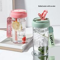 Bouteille d'eau de luxe abordable pour femme, avec séparation thé-eau, double usage, paille intégrée, poignée portable et sangle
