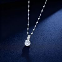 Collier français de luxe léger super scintillant à quatre griffes avec pierre unique micro-incrustée, chaîne de clavicule minimaliste haut de gamme pour femme