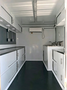 Food Truck Commerciale <span class=keywords><strong>con</strong></span> Finestra di Servizio e Banco per la Preparazione di Churros, Ideale per Churros in Madrid Jazz Club Street - Product Image 6