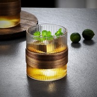 Vaso de Vidrio de Borosilicato Alto de 280ml con Rayas Verticales y Funda de Madera, Vaso Antiescaldaduras con Diseño Acanalado para Beber en Casa o Cafetería