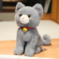 Peluche de chat assis réaliste avec collier à clochette dorée en deux couleurs. Cadeau anti-stress en coton pour les amoureux des chats