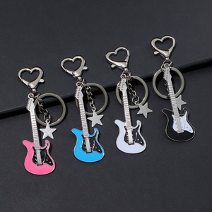 Llavero Creativo con Forma de Guitarra, Colgante de Corazón y Estrella, Estilo Y2K, Amuleto de Moda, Regalo Popular para Decoración Diaria - Product Image 2