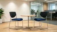 Chaise de conférence ergonomique moderne rembourrée en tissu, siège de réunion avec dossier solide et base en métal pour bureaux et salles de réunion scolaires