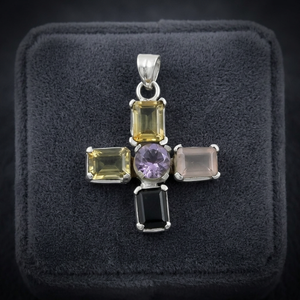 Colgante de Plata 925 con Forma de Cruz y Tres Piedras de Amatista, Engaste de Garra, Joyería Religiosa Cristiana Unisex Clásica para Fiestas - Product Image 1