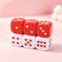 Dés de jeu miniatures en acrylique de 2,5 cm, dés à points en forme de cœur OEM, cube carré de 25 mm, différentes couleurs disponibles et taille personnalisée