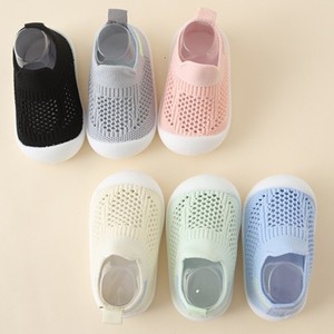Chaussures chaussettes décontractées d'été neutres pour bébé, respirantes en maille, à <span class=keywords><strong>semelle</strong></span> souple en caoutchouc, pour la marche, type chaussons - Product Image 1