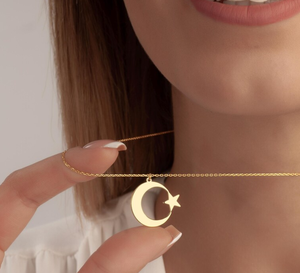Collana Trendy con Ciondolo Luna e Stella in Acciaio Inossidabile Placcato Oro, con Catena a Maglie, Gioielli Turchi - Product Image 1