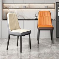 Chaise de salle à manger bicolore à dossier côtelé, intérieur crème, coque anthracite, coutures matelassées losanges, pieds à pointes dorées pour la maison et la cuisine