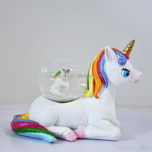 Personnalisé polyrésine artisanat animal licorne tortue alpaga eau globe cadeau ornement à la main belle bande dessinée alpaga résine boule à neige - Product Image 3