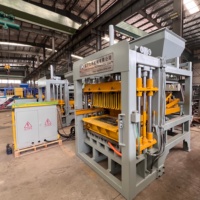 Machine à mouler des blocs de béton QT4-15 pour la production de briques creuses et de blocs pleins