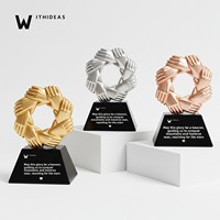 Nouveau Trophée 2025 Personnalisé Haut de Gamme Créatif pour l'Honneur d'Entreprise, Commémoratif pour Employé Exceptionnel, en Cristal et Métal Gravé à la Main