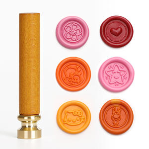 Mini sceau à manche en bois 7,5x1,5 cm avec tête en cuivre pour la décoration et l'emploi comme tampon - Product Image 1