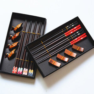 Gife Box Packaging Set de baguettes en bois 4 paires de baguettes Set <span class=keywords><strong>cadeau</strong></span> <span class=keywords><strong>japonais</strong></span> avec porte-baguettes <span class=keywords><strong>Cadeau</strong></span> de mariage - Product Image 3