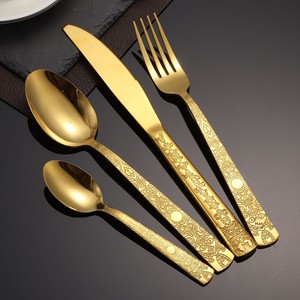 Juego de Cubiertos de Acero Inoxidable con Diseños con Patrón de Tótem, Incluye Cuchillo, Tenedor, Cuchara, Tenedor para Postre, Estilo Retro - Product Image 1