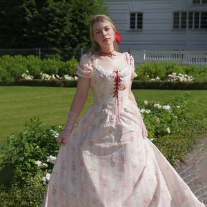 Robe maxi évasée à imprimé floral rayé rose à lacets avec corsage de cour médiéval pour femmes, col carré, manches bouffantes, dentelle et ruban - Product Image 2