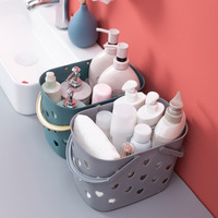 Panier de rangement en plastique en forme de cœur à main Panier de lavage de bain creux pour petits espaces
