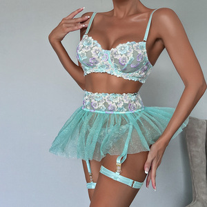 Ensemble de lingerie de luxe en maille transparente brodée florale, sexy, 3 pièces, avec soutien-gorge et porte-jarretelles, vente en gros - Product Image 2