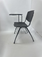 Chaise d'école en plastique avec bureau d'écriture et porte-livres en fil métallique, chaise d'élève en PP durable pour les meubles de classe modernes, écoles