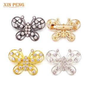 फैशन मल्टीकोलर तितली डिजाइन क्रिस्टल गैंडा ब्रोच पिन - Product Image 4