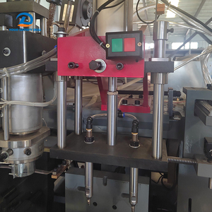 Machine d'extrusion-soufflage de bouteilles en plastique PP HDPE entièrement automatique de 1L 2L 5L <span class=keywords><strong>20L</strong></span> pour la fabrication de bidons en plastique - Product Image 3