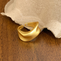 Gebürsteter Goldener Unregelmäßiger Gedrehter Offener Ring, Breiter Abstrakter Geometrischer Statement-Ring, Verstellbarer Fingerring