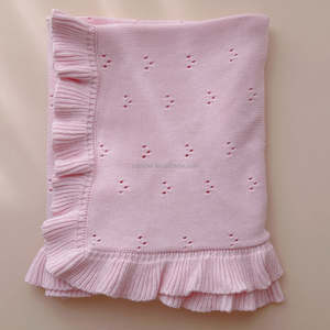 Romper de punto Pointelle con estampado de flores Peach Bloom y volantes en las piernas, suéter de algodón personalizado para baby shower, pelele. - Product Image 4