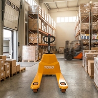 Transpalette Électrique TOSO pour Manutention de Matériaux en Entrepôt, 2 Tonnes, Entièrement Électrique, Alimenté par Batterie Lithium-Ion, Utilisation Intérieure/Extérieure 1