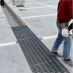 Griglia <span class=keywords><strong>per</strong></span> Canaletta in Acciaio Inox e Acciaio Zincato Resistente EN124 Classe <span class=keywords><strong>di</strong></span> Carico C250 <span class=keywords><strong>per</strong></span> Drenaggio Municipale - Product Image 2