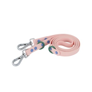 สายจูงสุนัขแบบ PVC ตะขอคู่ สำหรับสุนัขสองตัว ทนทาน กันน้ำ ใช้สำหรับพาสัตว์เลี้ยงเดินเล่นกลางแจ้ง - Product Image 4