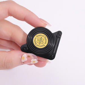 ThemisエナメルピンのユニークなミニMOQ涙面白い漫画の妖精ブローチバックパックUV印刷卸売ピンのラペルバッジ - Product Image 4