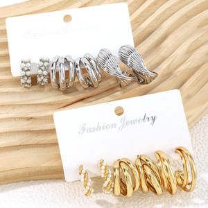 Parures de bijoux fantaisie tendance, 6 paires de boucles d'oreilles géométriques en imitation perle en forme de C pour femmes, style vintage, alliage plaqué or - Product Image 1