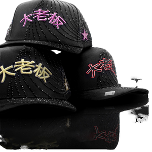DD DD-036 Nueva Llegada Gorra de Béisbol Deportiva Unisex de 5 Paneles con Bordado 3D, Logotipo Metálico, Pedrería, Visera Curva Ancha y Forro de Satén de Ante - Product Image 1