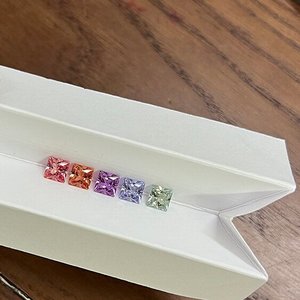 Precio de Fábrica al por Mayor: Gemas Sueltas de Turmalina Cultivada en Laboratorio con Corte Princesa y Rubí Multicolor de Laboratorio de 5*5mm-8*8mm - Product Image 2