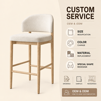 Tabouret de bar moderne rembourré crème avec dossier ouvert, structure en bois clair, repose-pieds, chaise haute pour îlot de cuisine et bar à domicile