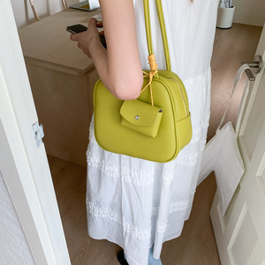 กระเป๋าสะพายไหล่สตรี ทรงสี่เหลี่ยมแนวนอน ปิดด้วยซิป พกพาสะดวก ใช้ได้ทุกวัน แฟชั่นฤดูร้อนปี 2025 สีพื้น สีเหลือง สีเขียว สีแดง - Product Image 1