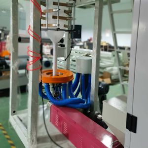 Machine de soufflage de film plastique à entraînement motorisé pour film LDPE HDPE, avec enrouleur automatique et machine de découpe de film de paillage - Product Image 5