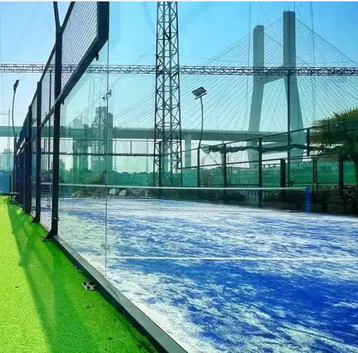 Vetro per campo da Paddle in vetro temperato di dimensioni personalizzate da 10mm 12mm di spessore per Paddle Tennis Squash
