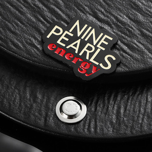 Insignia Magnética Negra Plateada a Precio de Fábrica, Insignia Metálica Personalizada de Aleación de Zinc, Logotipo <span class=keywords><strong>con</strong></span> Letras Esmaltadas, Broches de Diseño 3D - Product Image 4