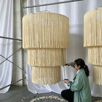 Abat-jour en macramé à pompons cylindrique à 3 niveaux, grand format, en fibre, pour usage commercial, idéal pour les galeries et les halls d'entrée