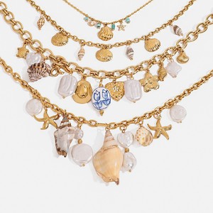 Collar de Verano para Playa con Dijes de Conchas, Perlas de Imitación y Estrellas de Mar en Acero Inoxidable con Baño de Oro PVD de 18K para Mujeres y Niñas - Product Image 1