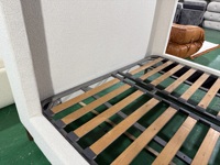 Disen Furniture Custom ized Modernes Schlafzimmer bett Neue übergroße weiße körnige Stoff gepolsterte Massivholz struktur für Wohnung