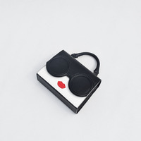 Sac cosmétique bandoulière tendance pour femme avec fermeture à motif brodé et design de style dessin animé