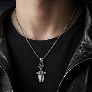 Yunnique – collier avec pendentif en acier inoxydable pour hommes, style nordique, vintage, viking, en forme d'épée, design géométrique, bijoux cadeau - Product Image 1