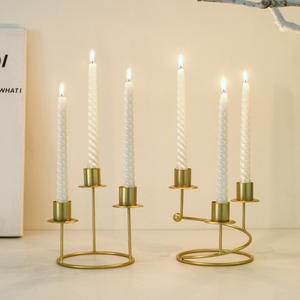 Candélabre en métal géométrique moderne, doré nordique, à 3 bras en spirale, pour centre de table de mariage, vente en gros - Product Image 1
