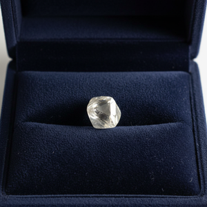 Diamante Natural Suelto en Bruto, Corte Cojín, Certificado, Color Fantasía Vívido, para Joyería, de Lord Krishna Diamond - Product Image 1